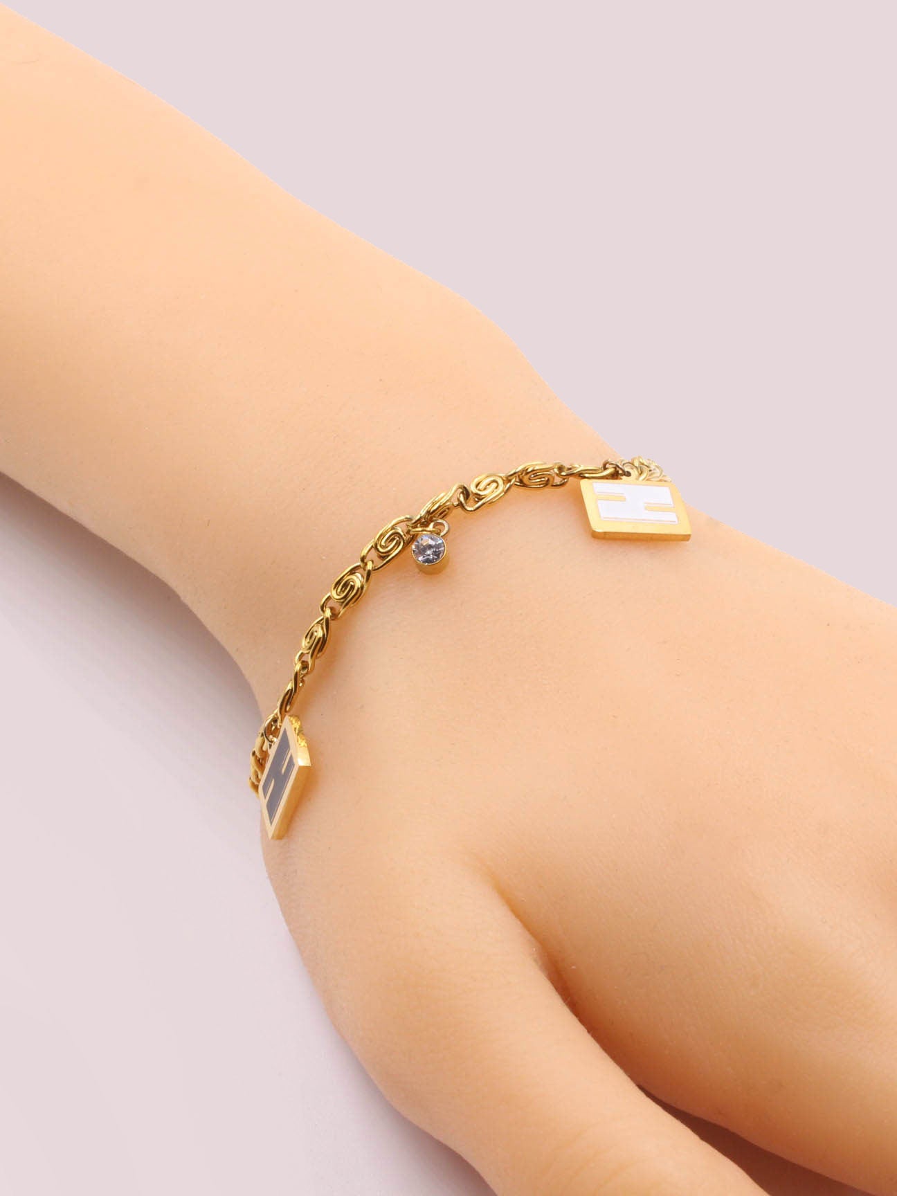 soft fendi bracelet -أسوارة فندي ناعمه اسواره fendi
