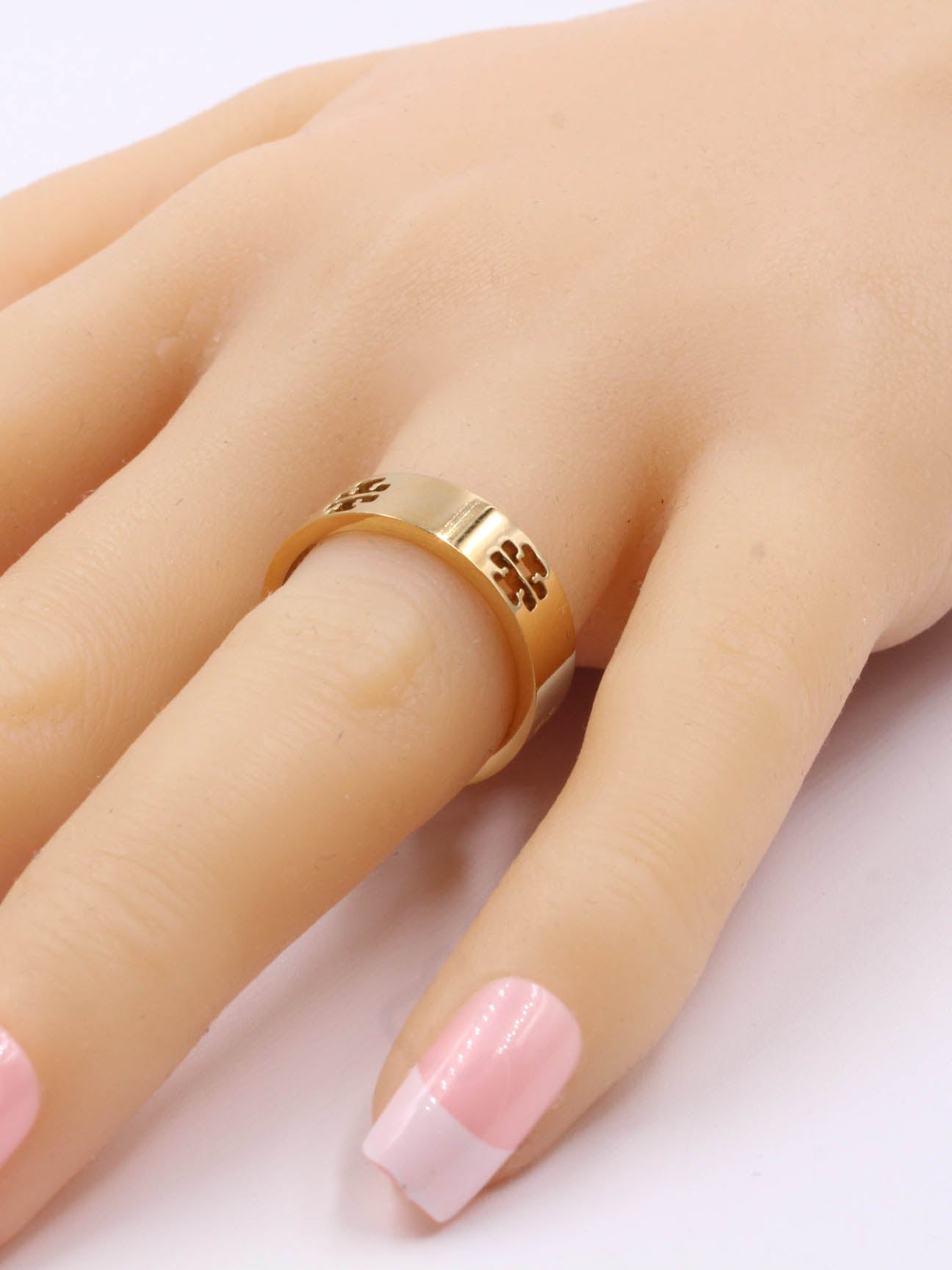 Tory Burch logo ring - خاتم توري بورش بشعار الماركة خواتم tory burch