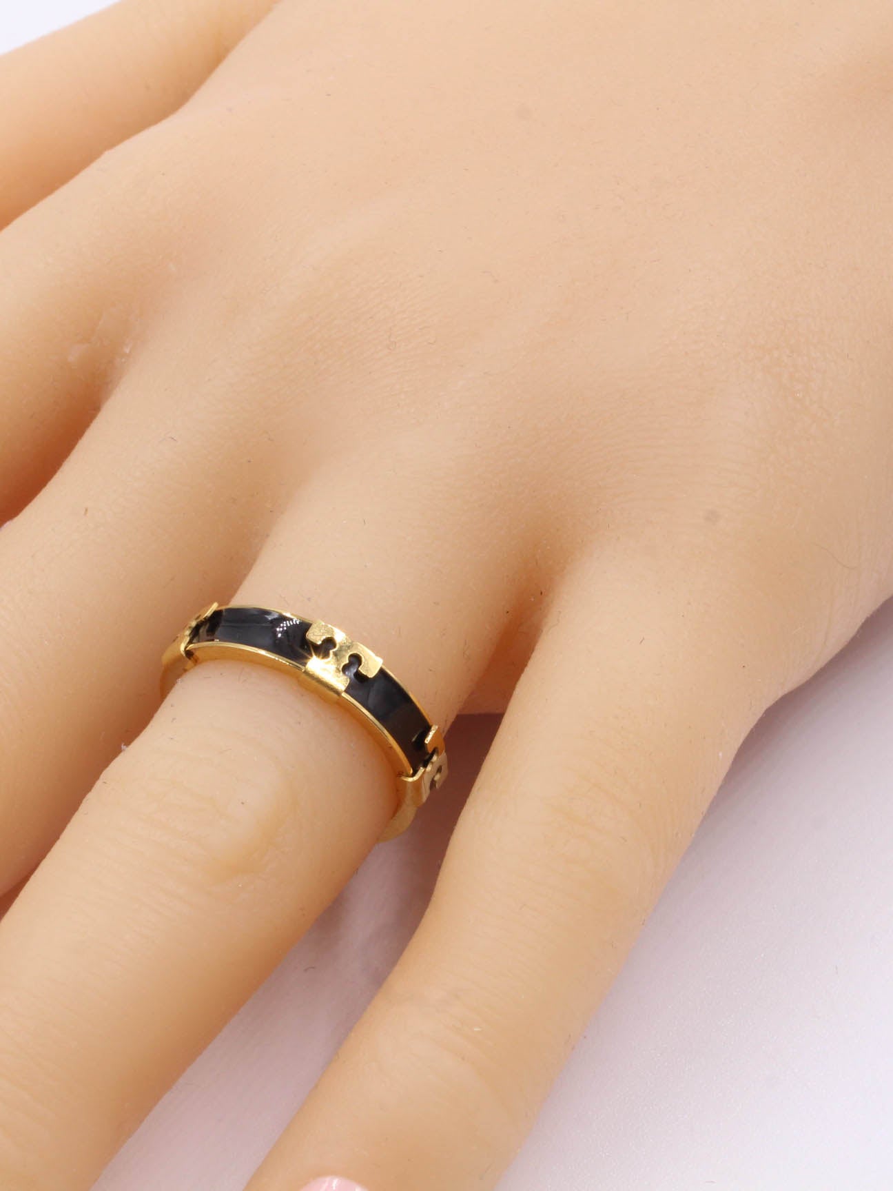 Tory Burch colored ring - خاتم توري بورش الملون خواتم tory burch