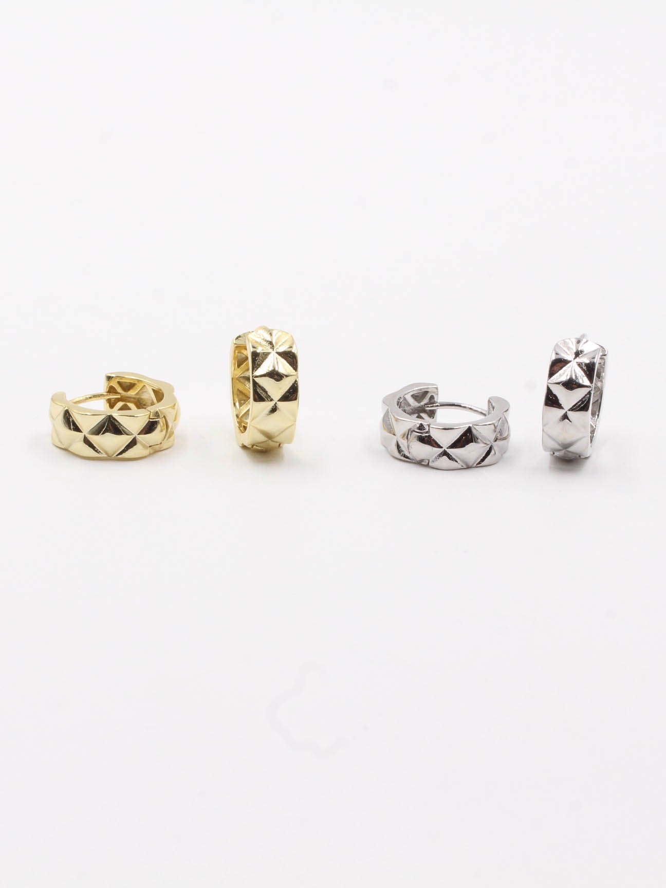 Chanel round earring - حلق شانيل دائري حلق chanel