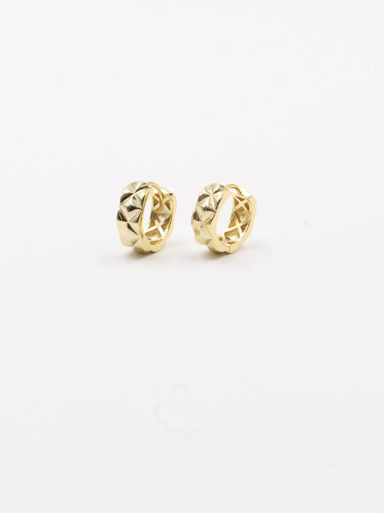 Chanel round earring - حلق شانيل دائري حلق chanel