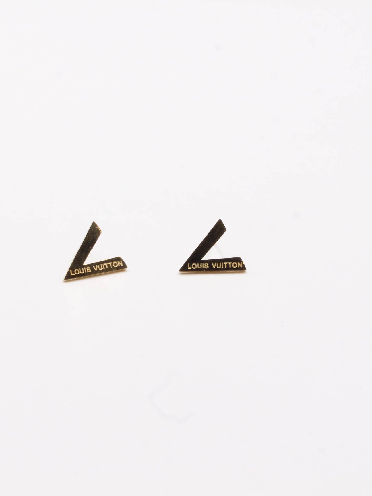 earring brand Louis Vuitton - حلق ماركة لويس فيتون حلق louis vuitton ذهبي