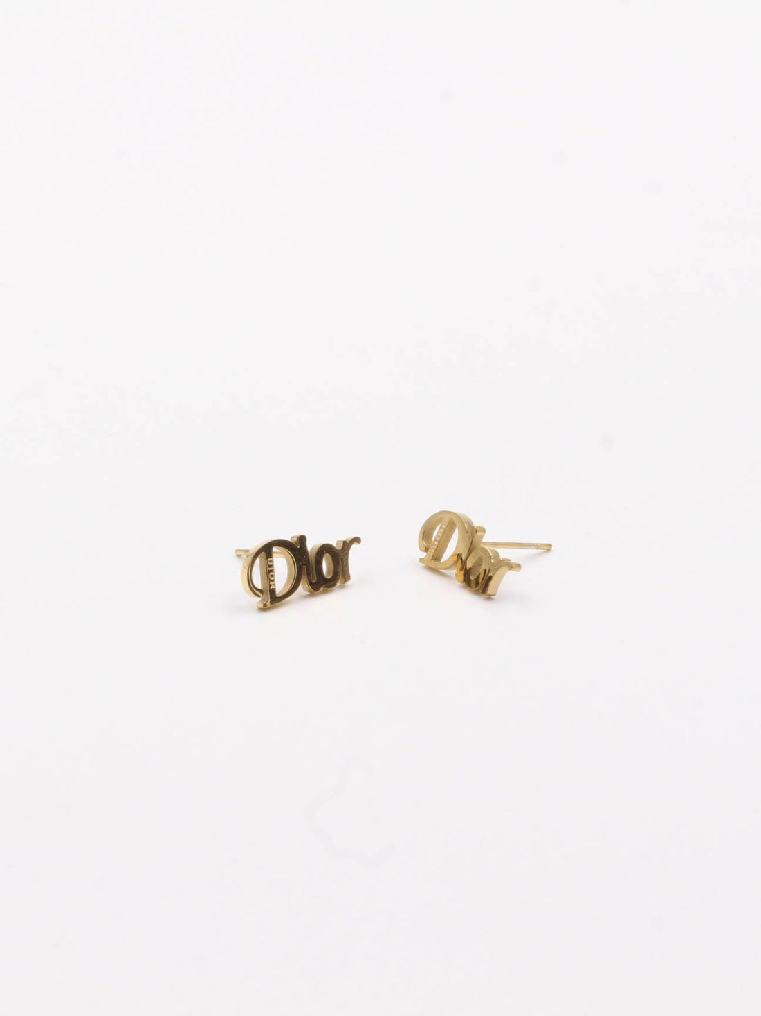 small dior earring - حلق ديور صغير حلق dior