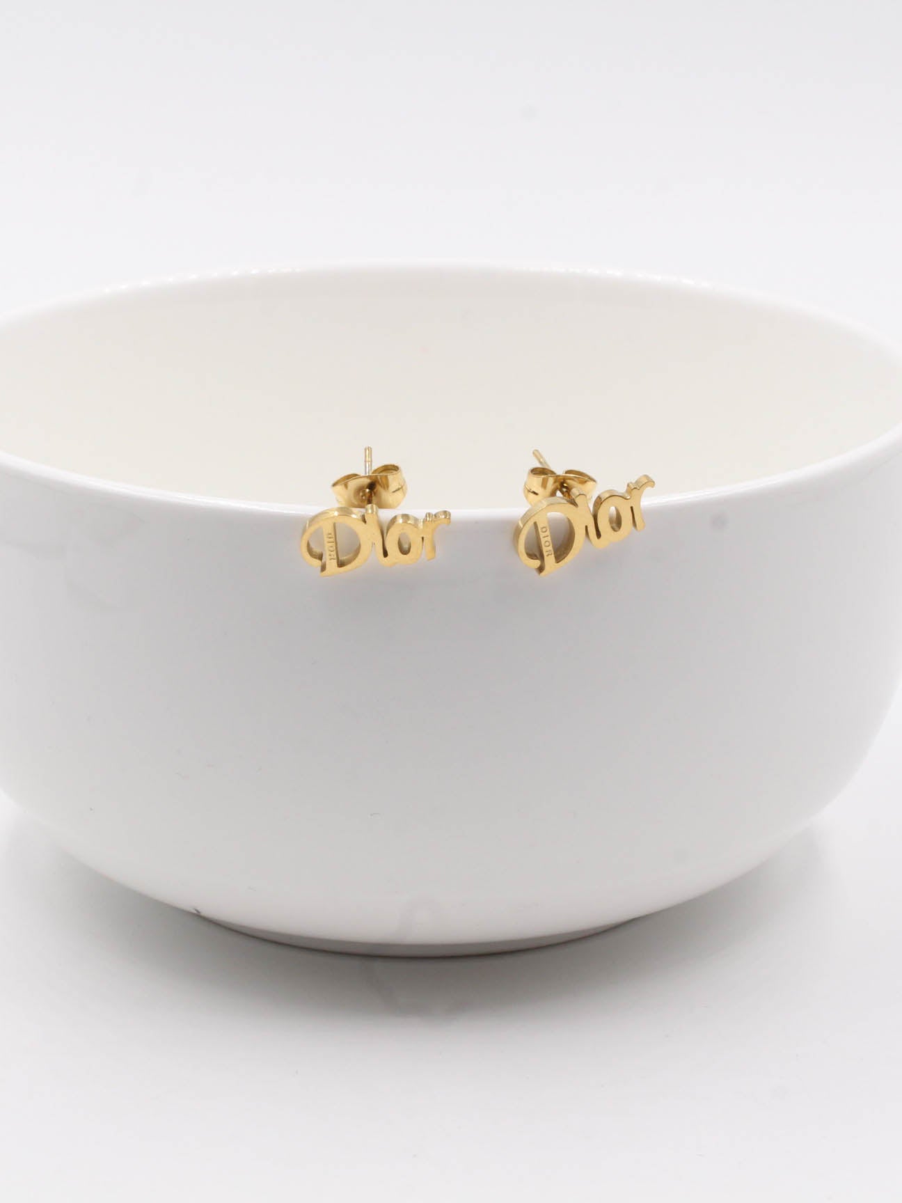 small dior earring - حلق ديور صغير حلق dior ذهبي