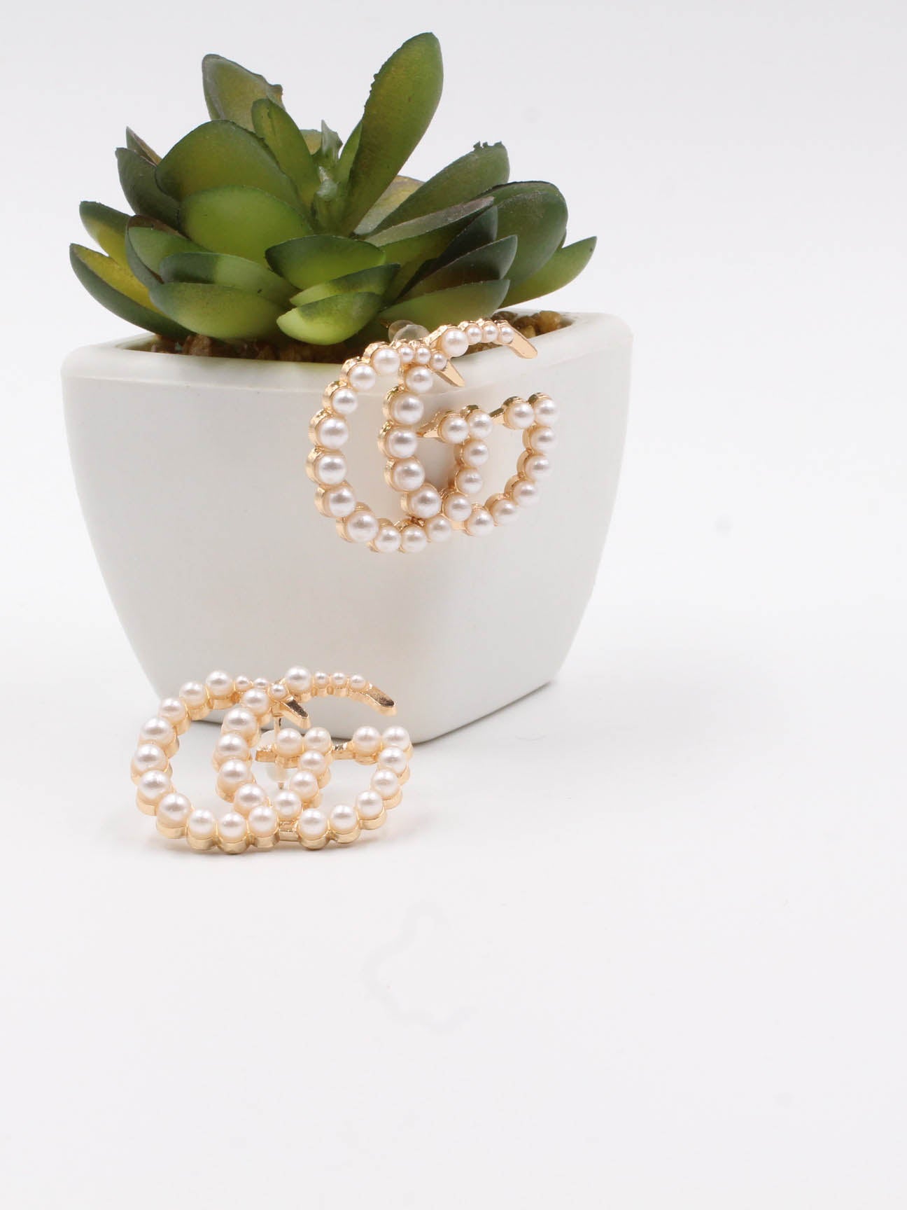 Fuchsia Bearl Earring - حلق قوتشي لؤلؤ حلق gucci