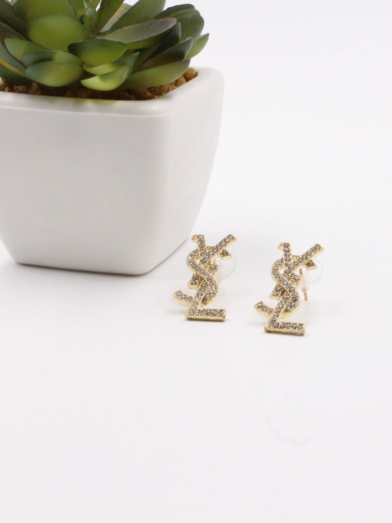 Yves Saint Laurent large earring - حلق ايف سان لوران كبير حلق ysl ذهبي