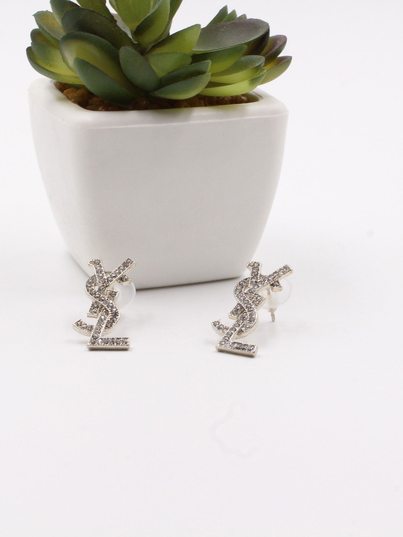 Yves Saint Laurent large earring - حلق ايف سان لوران كبير حلق ysl فضي