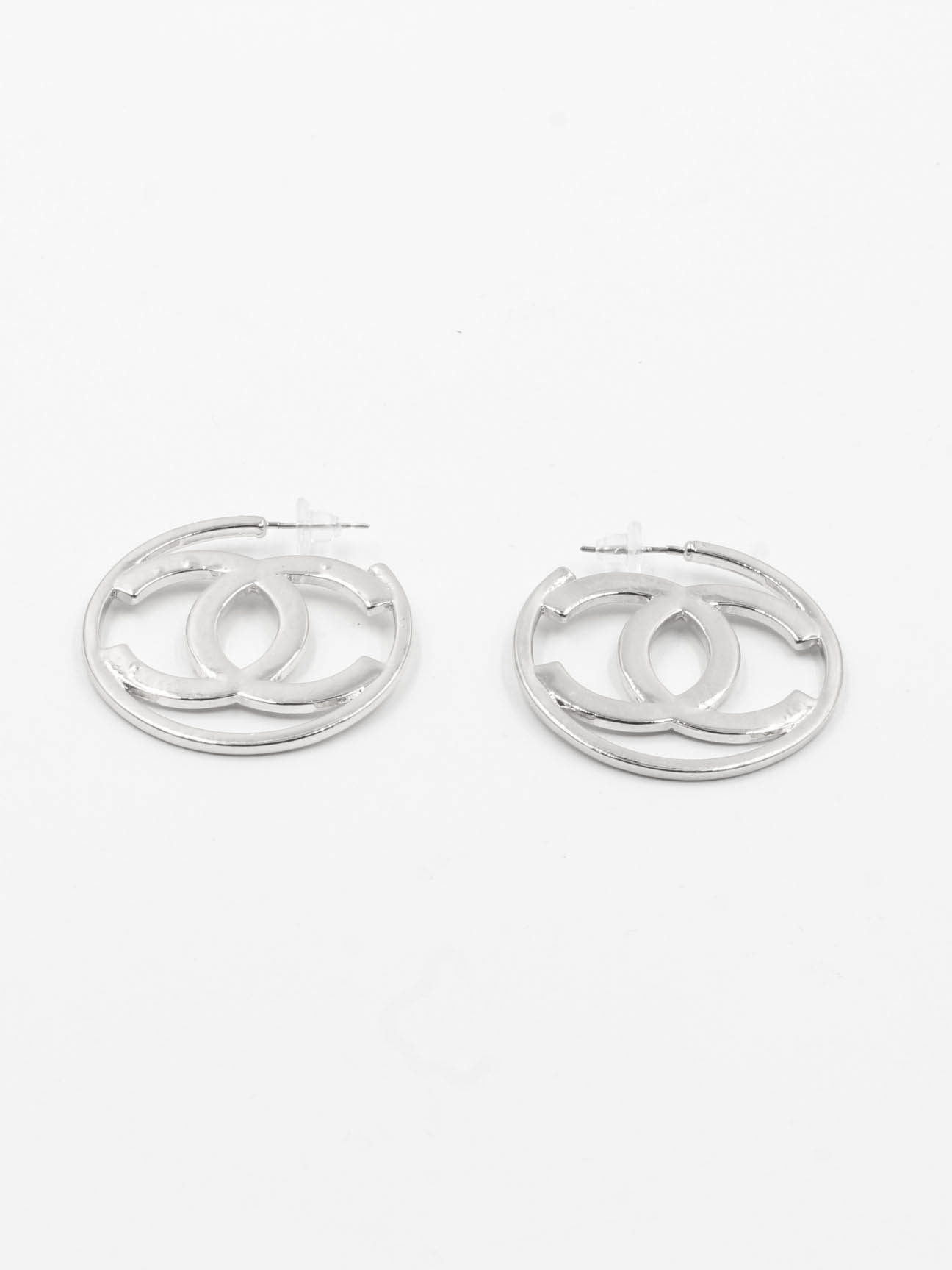 Chanel round plain earrings - حلق شانيل مستدير سادة حلق chanel فضي