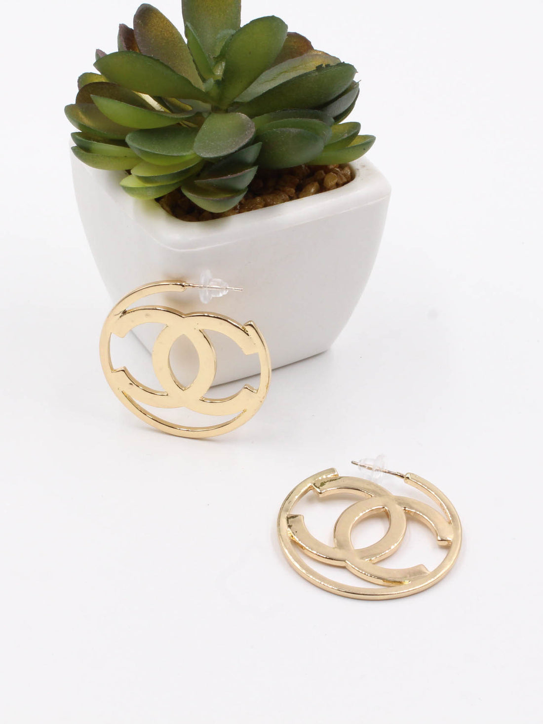 Chanel round plain earrings - حلق شانيل مستدير سادة حلق chanel