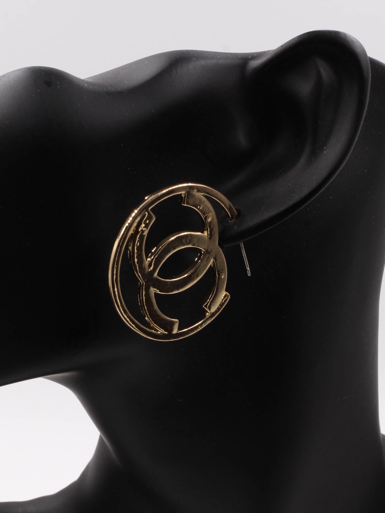 Chanel round plain earrings - حلق شانيل مستدير سادة حلق chanel