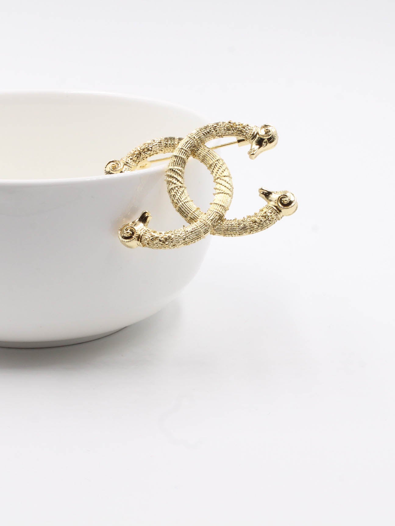 Brooch Chanel - بروش شانيل ذهبي منقوش بروش chanel