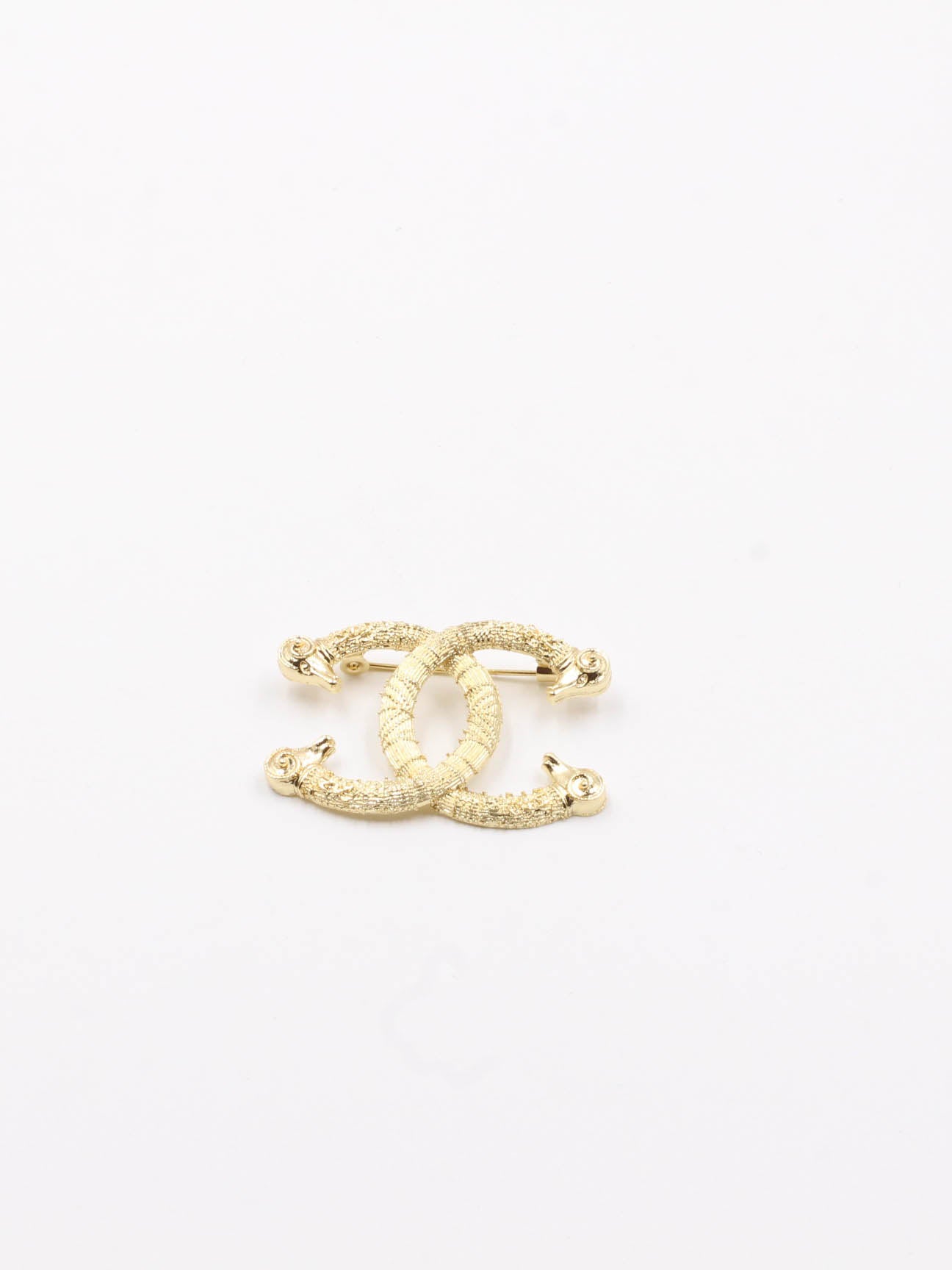 Brooch Chanel - بروش شانيل ذهبي منقوش بروش chanel