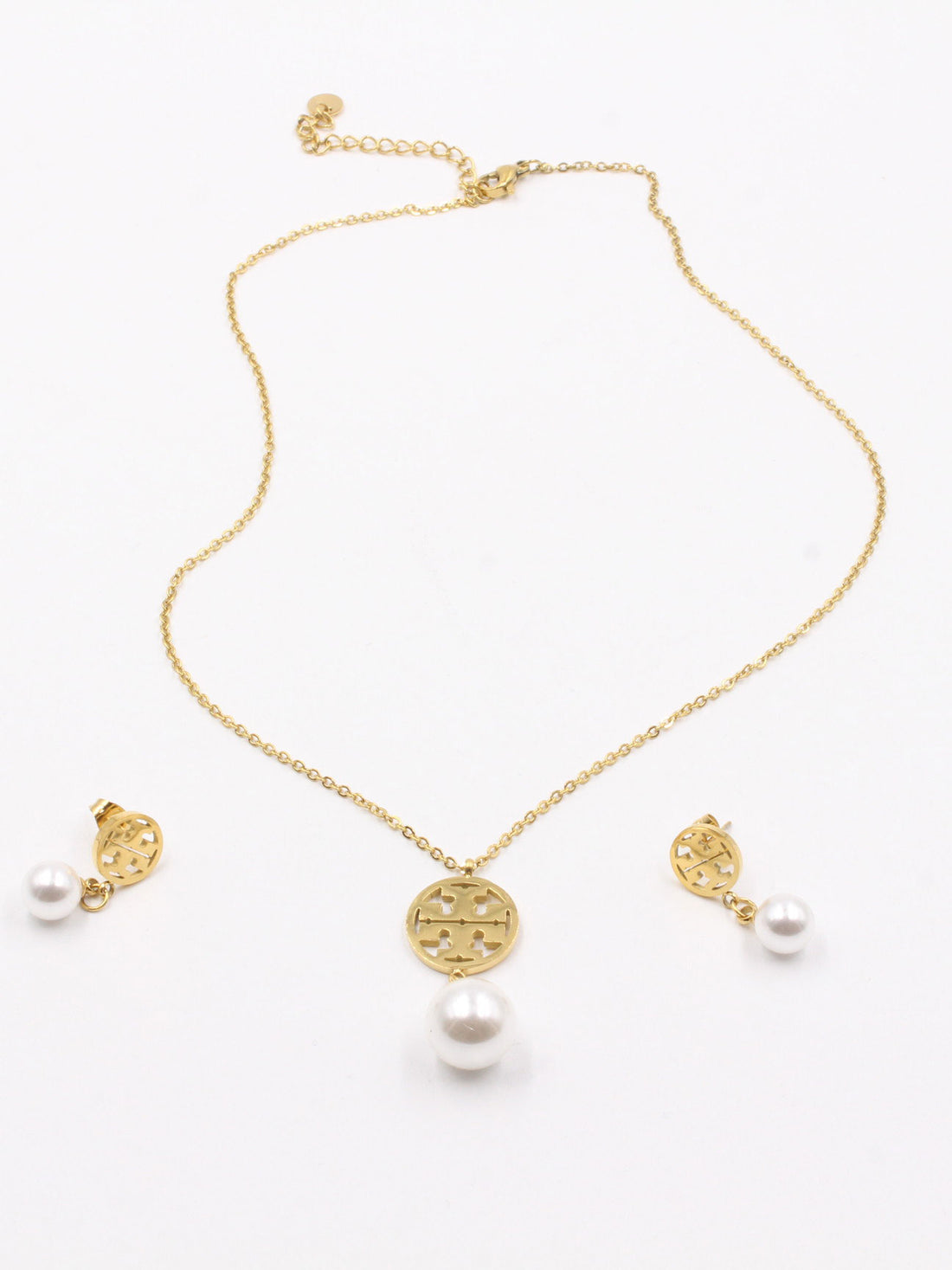 طقم توري بورش من السلسال والحلق -Tory Burch Set اطقم tory burch ذهبي