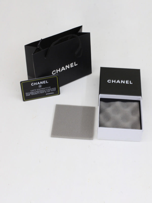 ملحقات شانيل اسود هدايا chanel