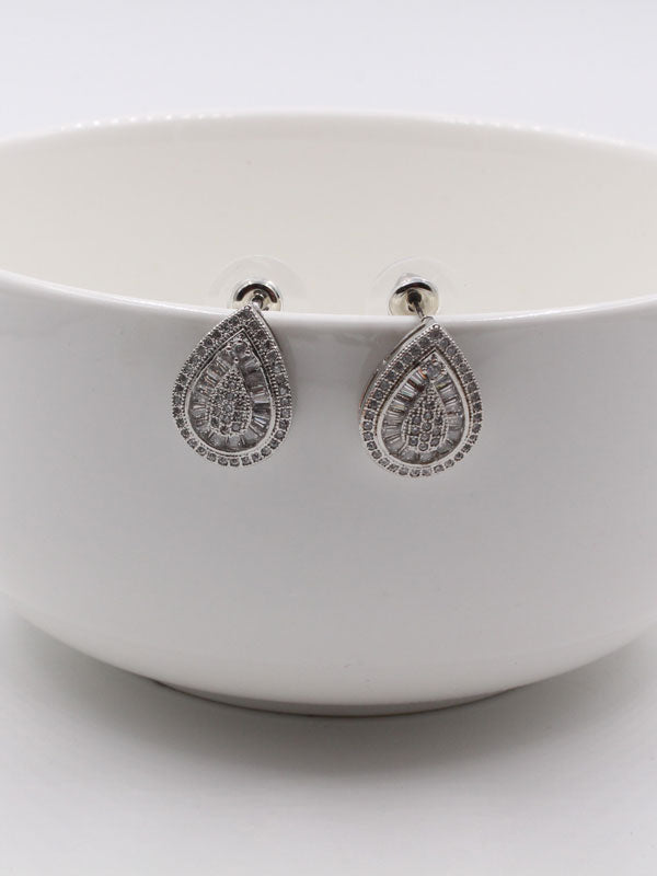 حلق دمعة سهره صغير حلق متوفر 1 لون فضي