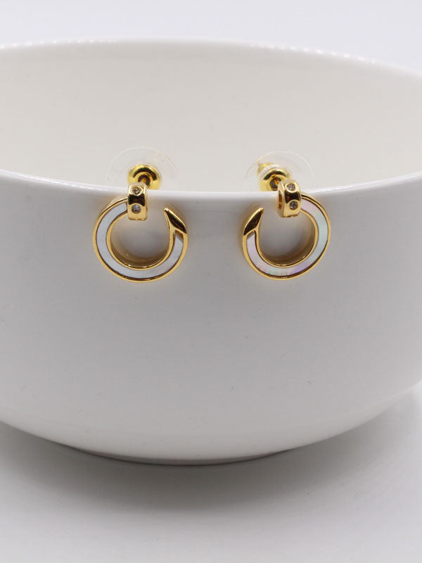 حلق مسمار شيل ابيض حلق متوفر 1 لون ذهبي