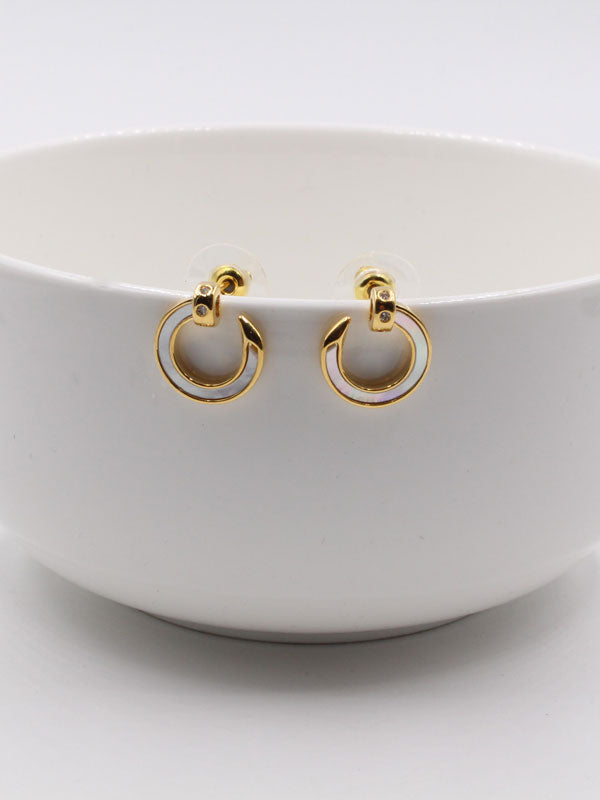 حلق مسمار شيل ابيض حلق متوفر 1 لون