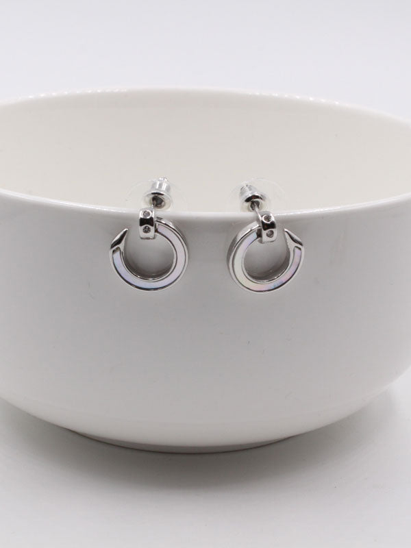 حلق مسمار شيل ابيض حلق متوفر 1 لون