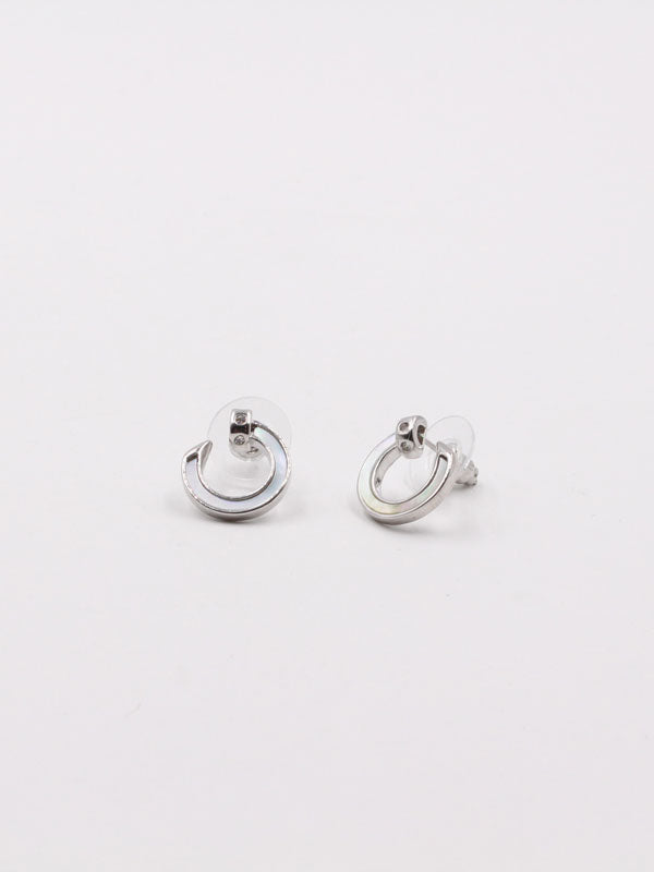 حلق مسمار شيل ابيض حلق متوفر 1 لون فضي