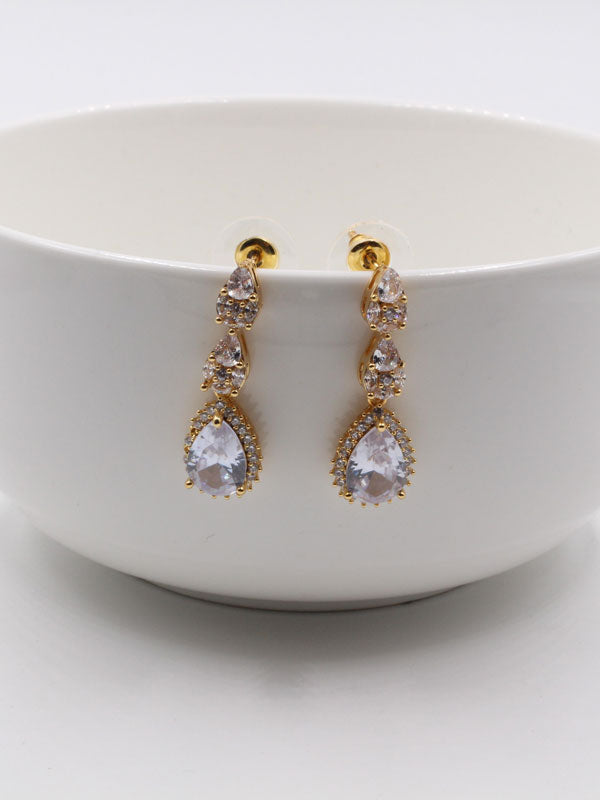 حلق سهره زركون شكل دمعات حلق متوفر 1 لون