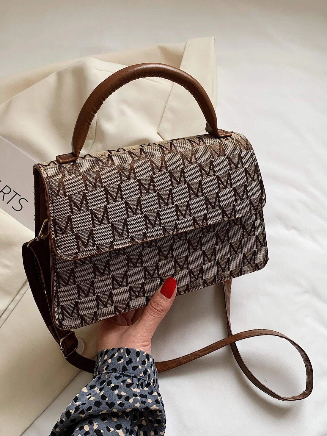 حقيبة M بني شنط وحقائب شنط