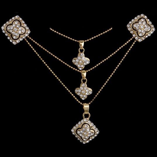 طقم ناعم بسلسال 3 طبقات اطقم متوفر 1 لون ذهبي