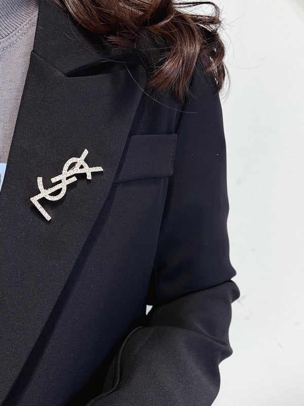 بروش ماركة ايف سان لوران كريستال بروش ysl