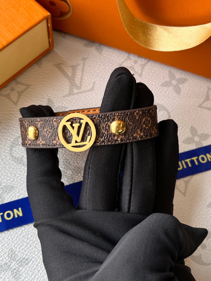 اساور لويس فيتون براون لذر لوقو اسواره louis vuitton