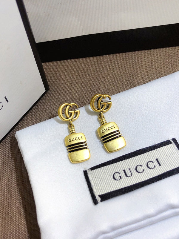 حلق قوتشي ذهبي بالشعار حلق gucci