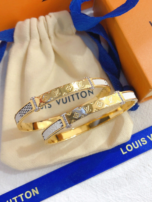 اسوارة لويس فيتون وايت لذر لوقو اسواره louis vuitton