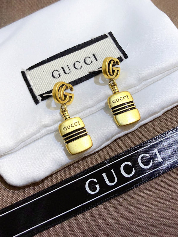 حلق قوتشي ذهبي بالشعار حلق gucci