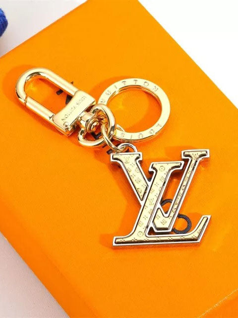 ميدالية ال في ذهبي وفضي ميدالية louis vuitton