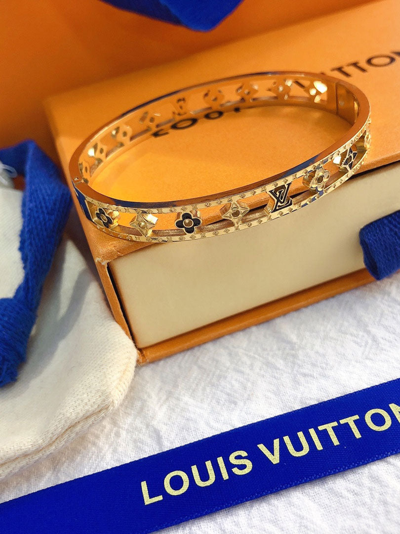 اساور لويس فيتون بانقل بلاك لوقو اسواره louis vuitton