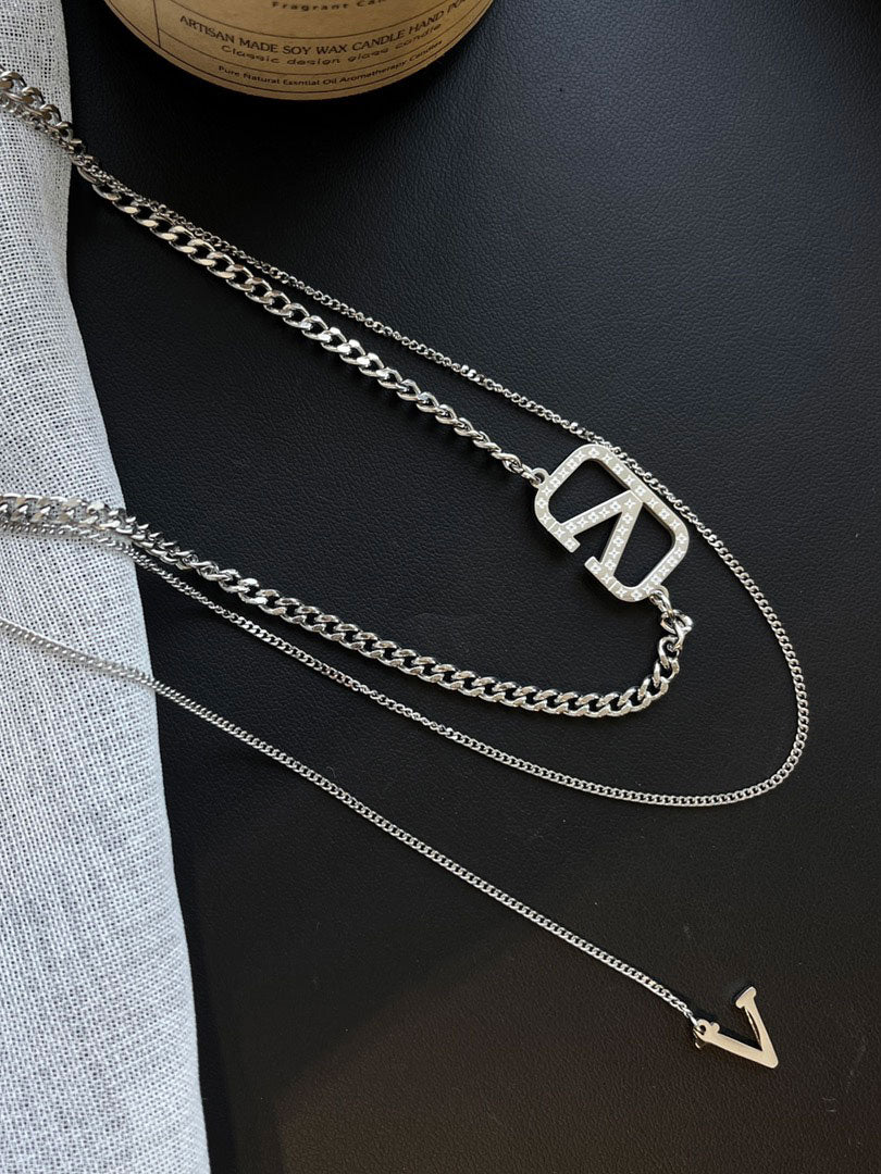 سلسال لويس فيتون فضي ادوار سلسال louis vuitton