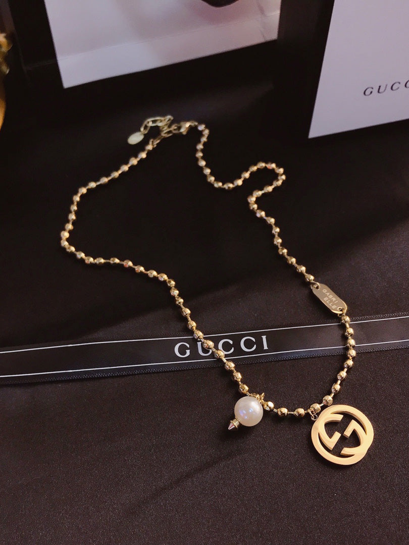 سلسال قوتشي بيرل ذهبي سلسال gucci