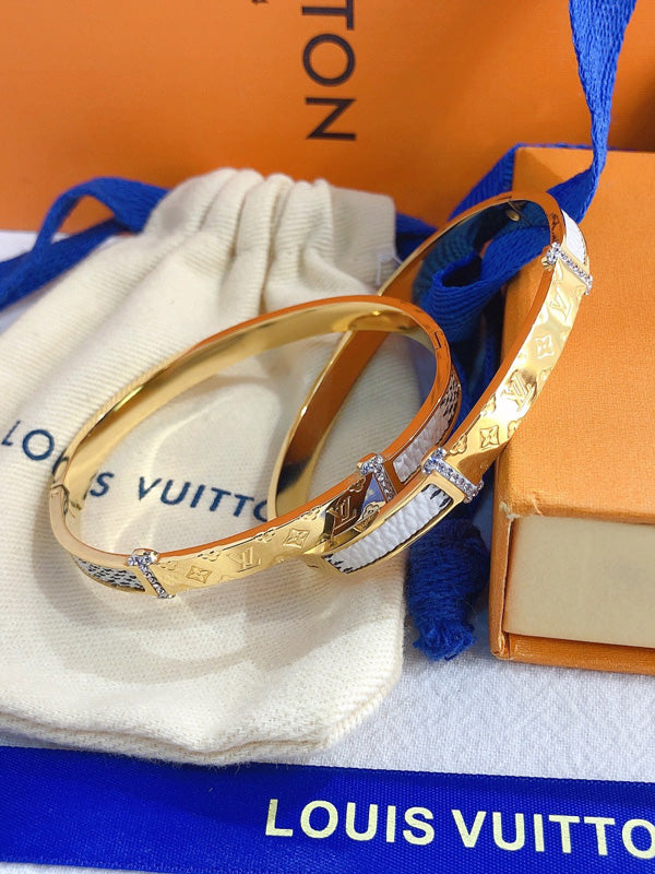 اسوارة لويس فيتون وايت لذر لوقو اسواره louis vuitton