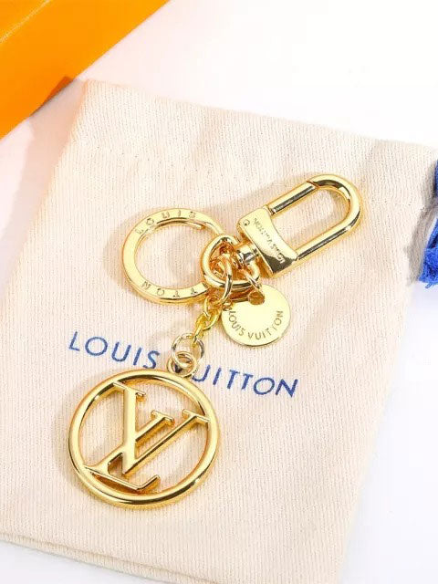 ميدالية لويس فيتون قولد ميدالية louis vuitton