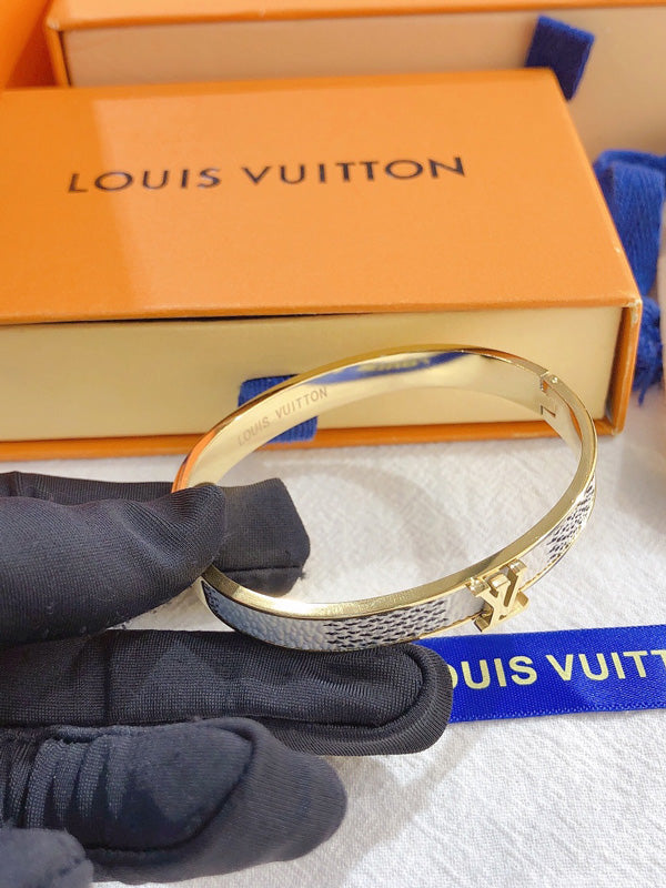 اسوارة لويس فيتون وايت لذر قولد لوقو اسواره louis vuitton