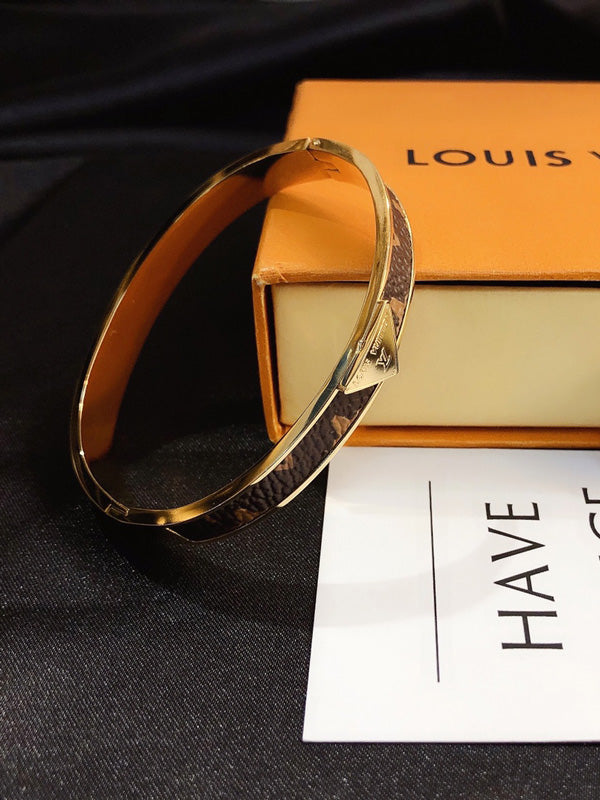 اسوارة لويس فيتون لاكشيري لوقو اسواره louis vuitton ذهبي