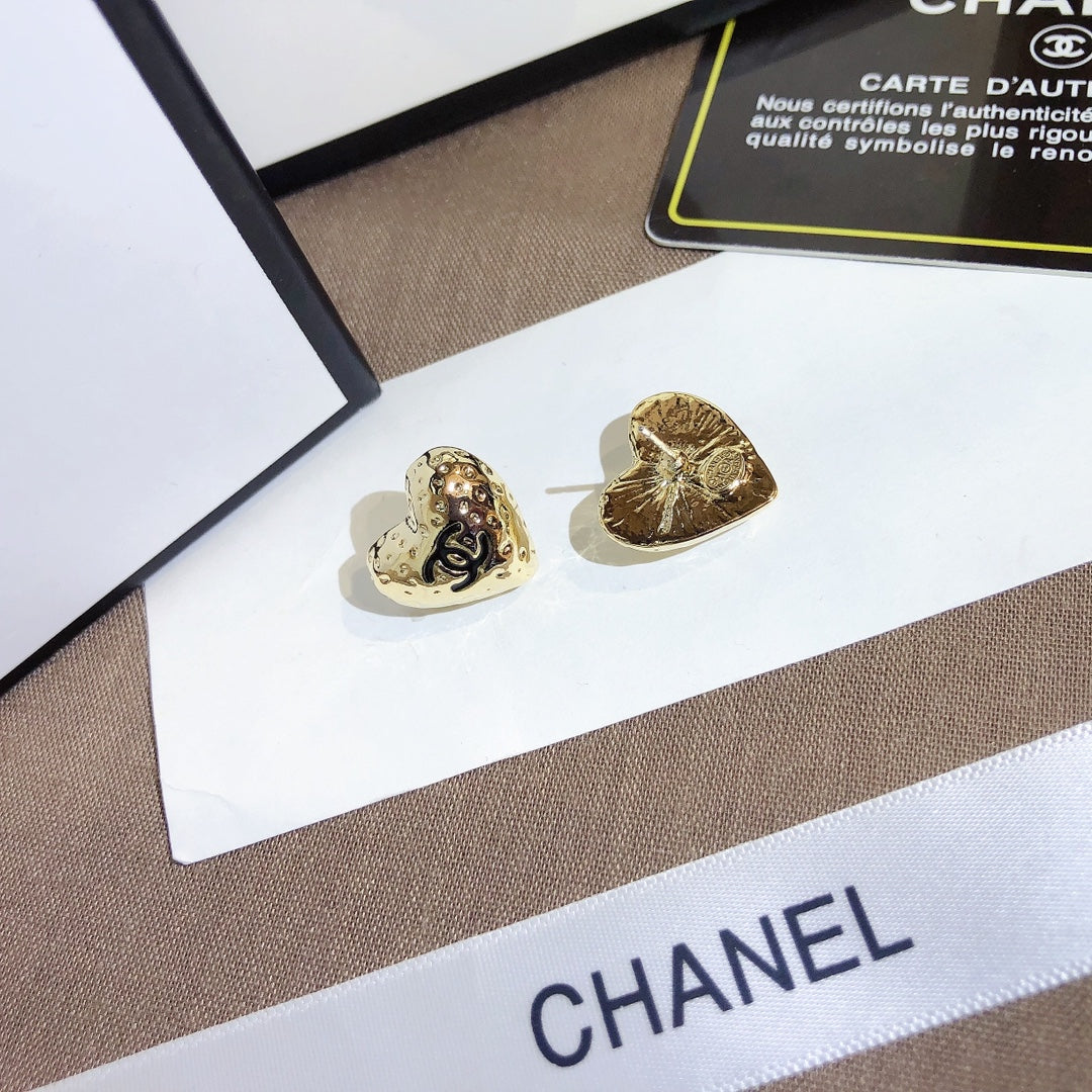 حلق شانيل هارت لوقو حلق chanel