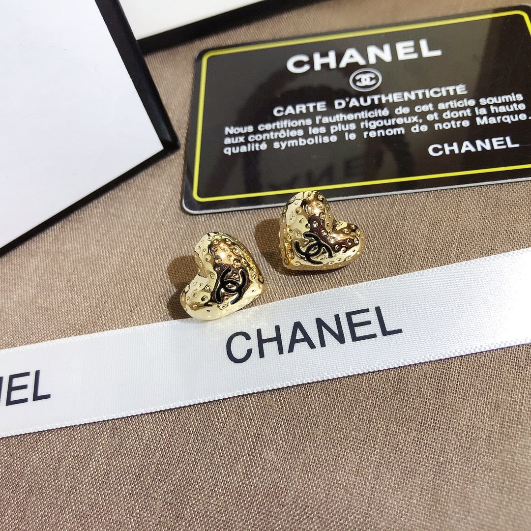 حلق شانيل هارت لوقو حلق chanel