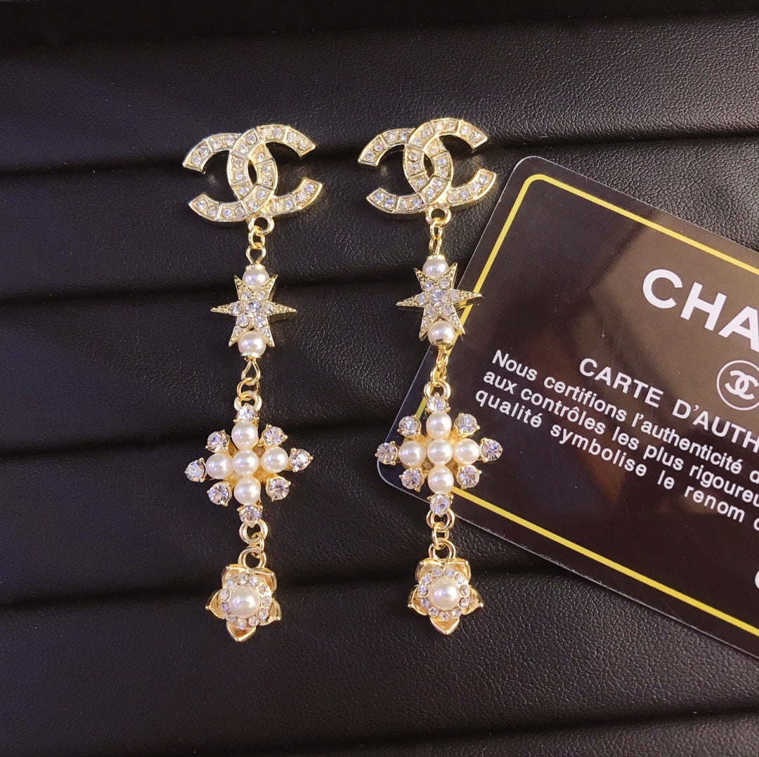 حلق شانيل طويل لوقو بيرل حلق chanel ذهبي