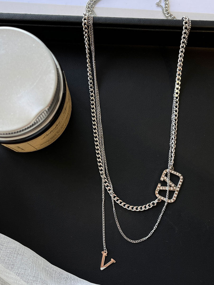 سلسال لويس فيتون فضي ادوار سلسال louis vuitton فضي