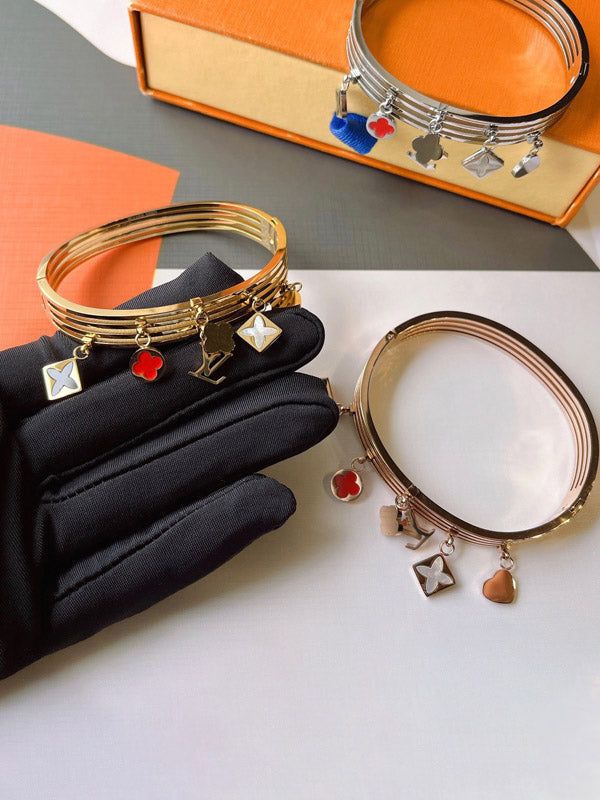 اسوارة لويس فيتون ملتي بندنت اسواره louis vuitton