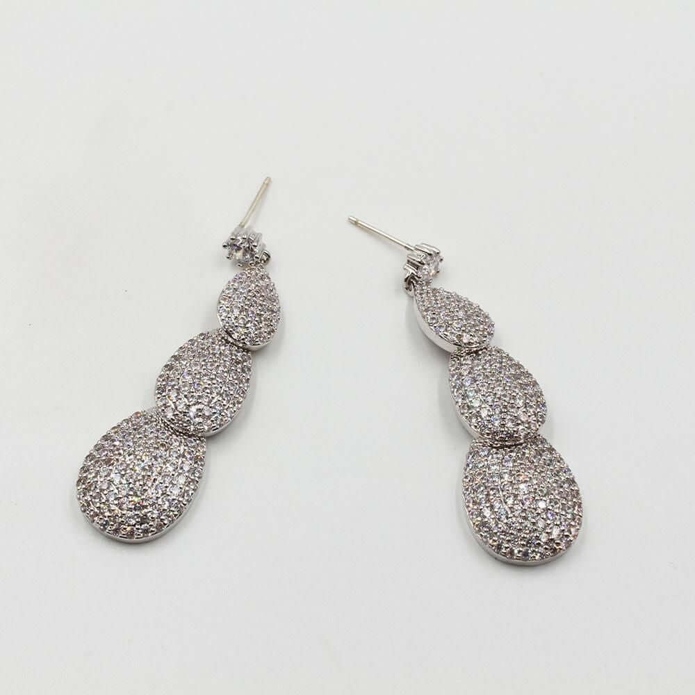 حلق زركون شكل دمعات حلق متوفر 1 لون فضي