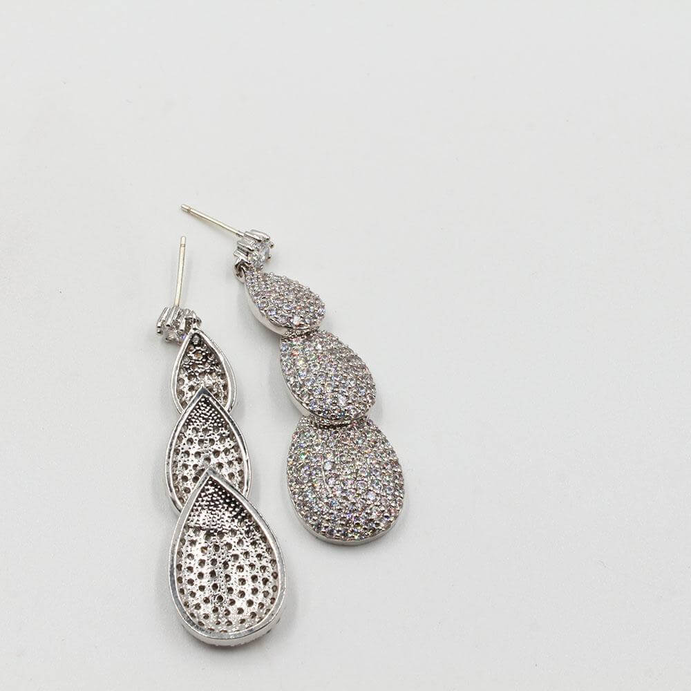 حلق زركون شكل دمعات حلق متوفر 1 لون