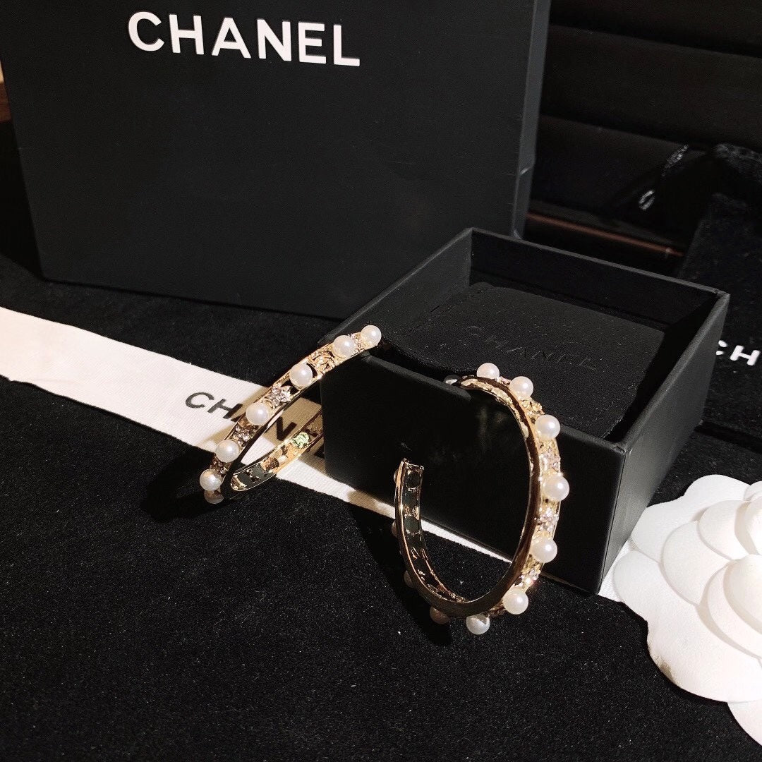 حلق شانيل كبير مدور لوقو بيرل حلق chanel