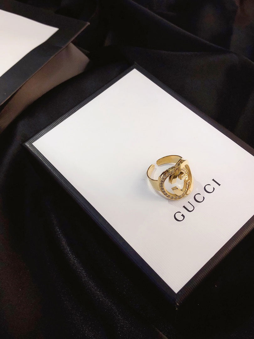 خاتم قوتشي ذهبي كبير لوقو خواتم gucci