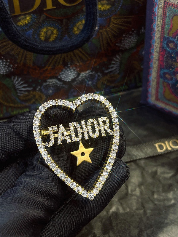 بروش ماركة ديور قلب بروش dior
