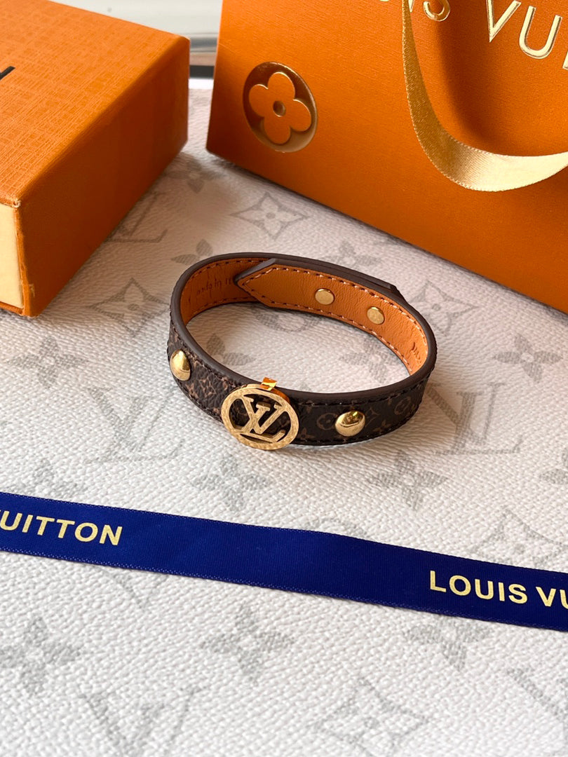 اساور لويس فيتون براون لذر لوقو اسواره louis vuitton